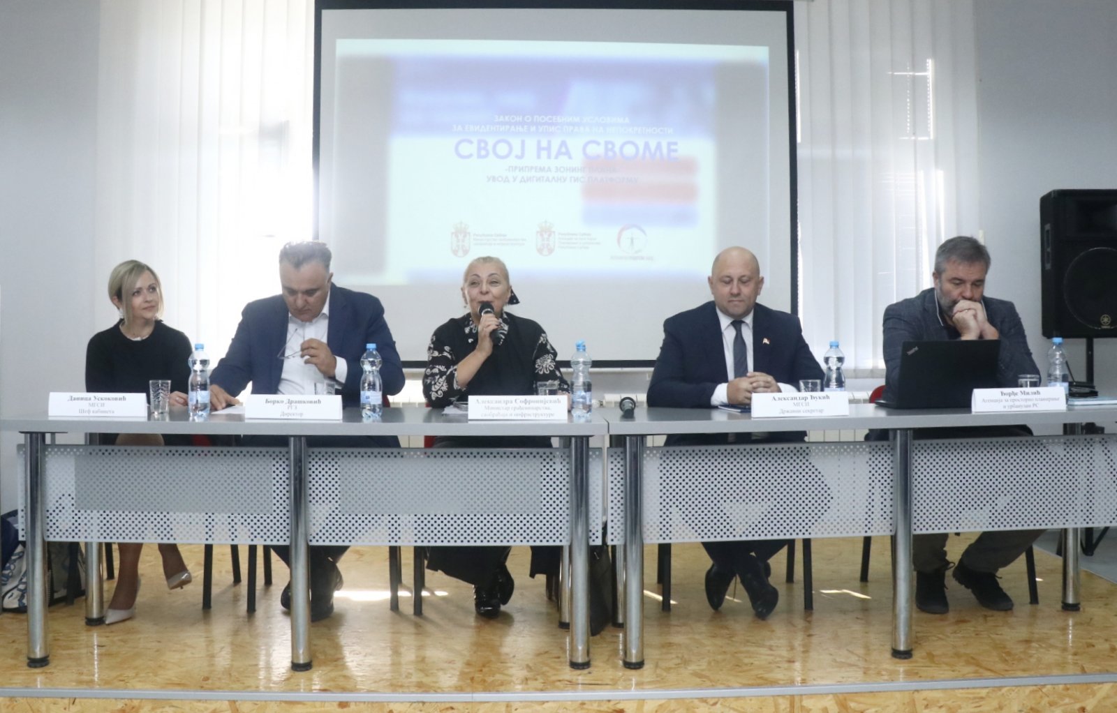 You are currently viewing Министарка Софронијевић  и директор Агенције Милић одржали састанак у вези закона „Свој на своме“ у Шапцу